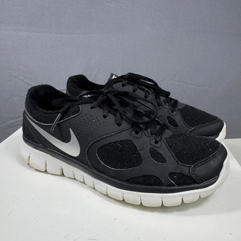 Nike Free Run 2 Running Shoes Womens 6 Black White 512108-001 Lightweight Mesh